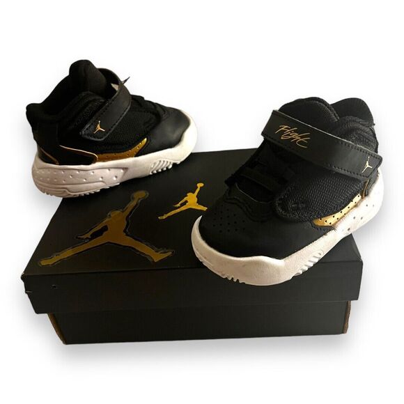 Nike Jordan Max Aura 4 University Black And Gold TD Size 4c -New in Box - Picture 2 of 10